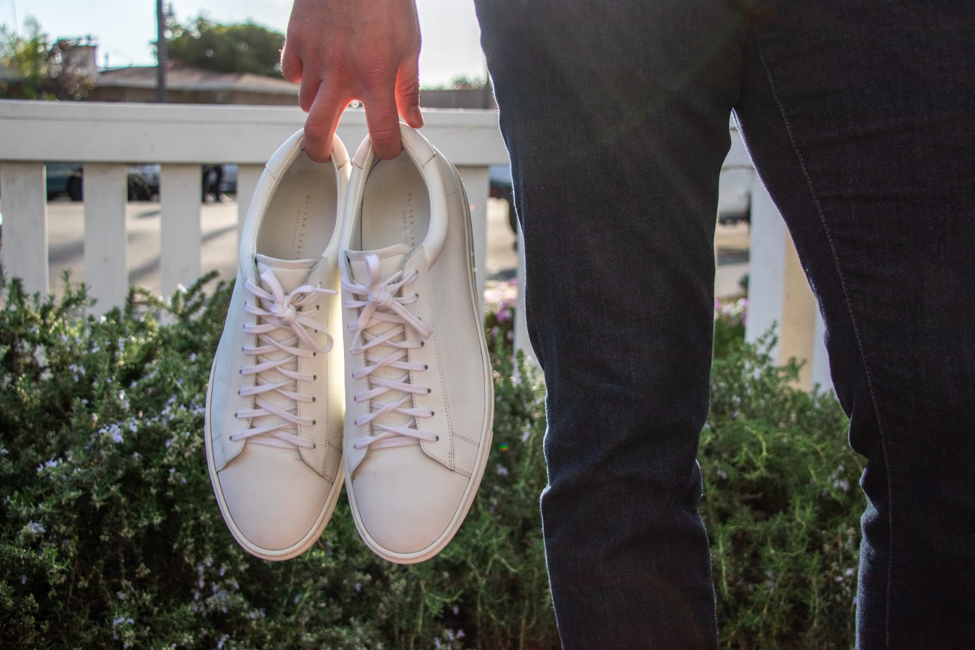 How to Wear White Sneakers (13 Outfit Ideas for Men)