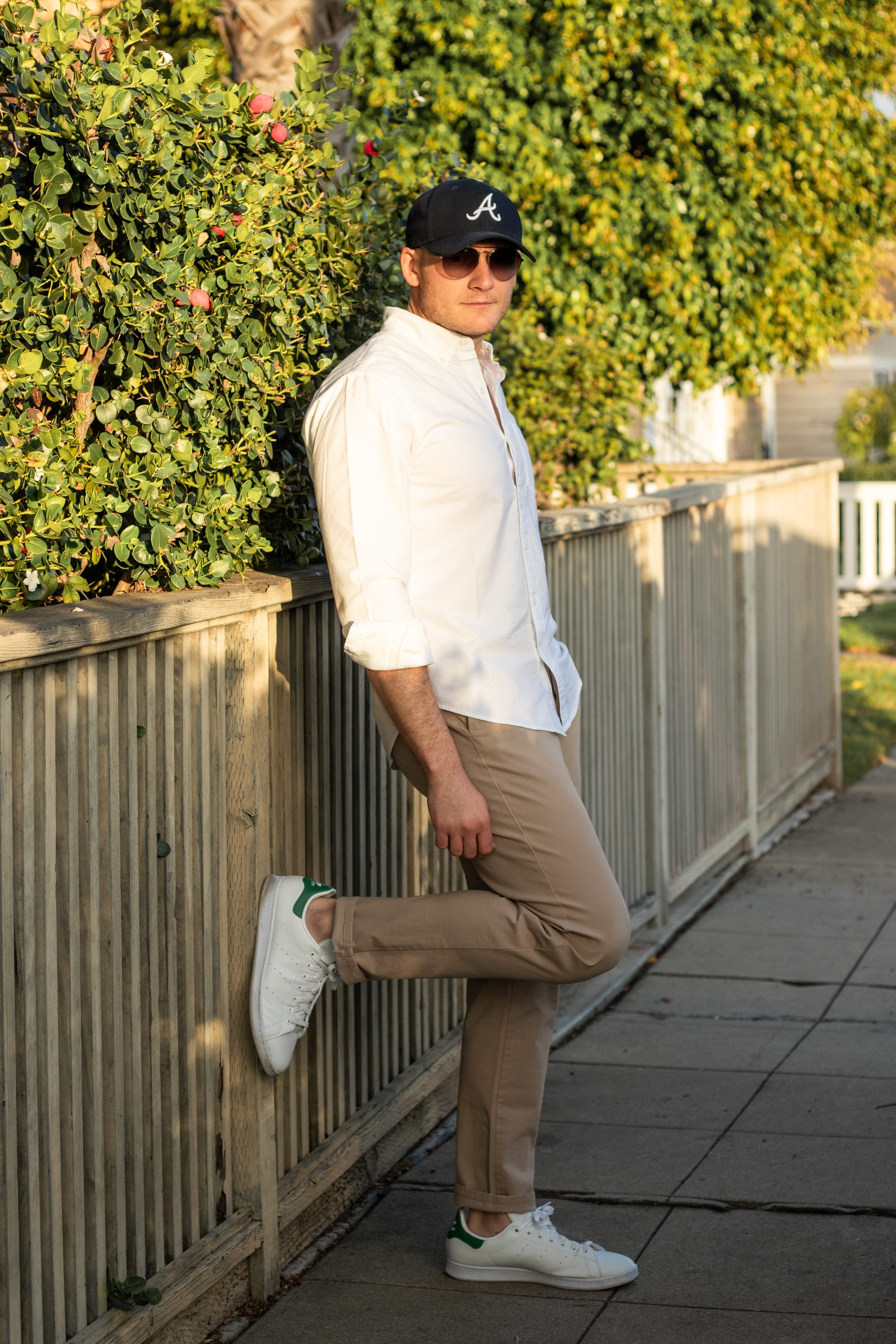 How to Wear White Sneakers (13 Outfit Ideas for Men)