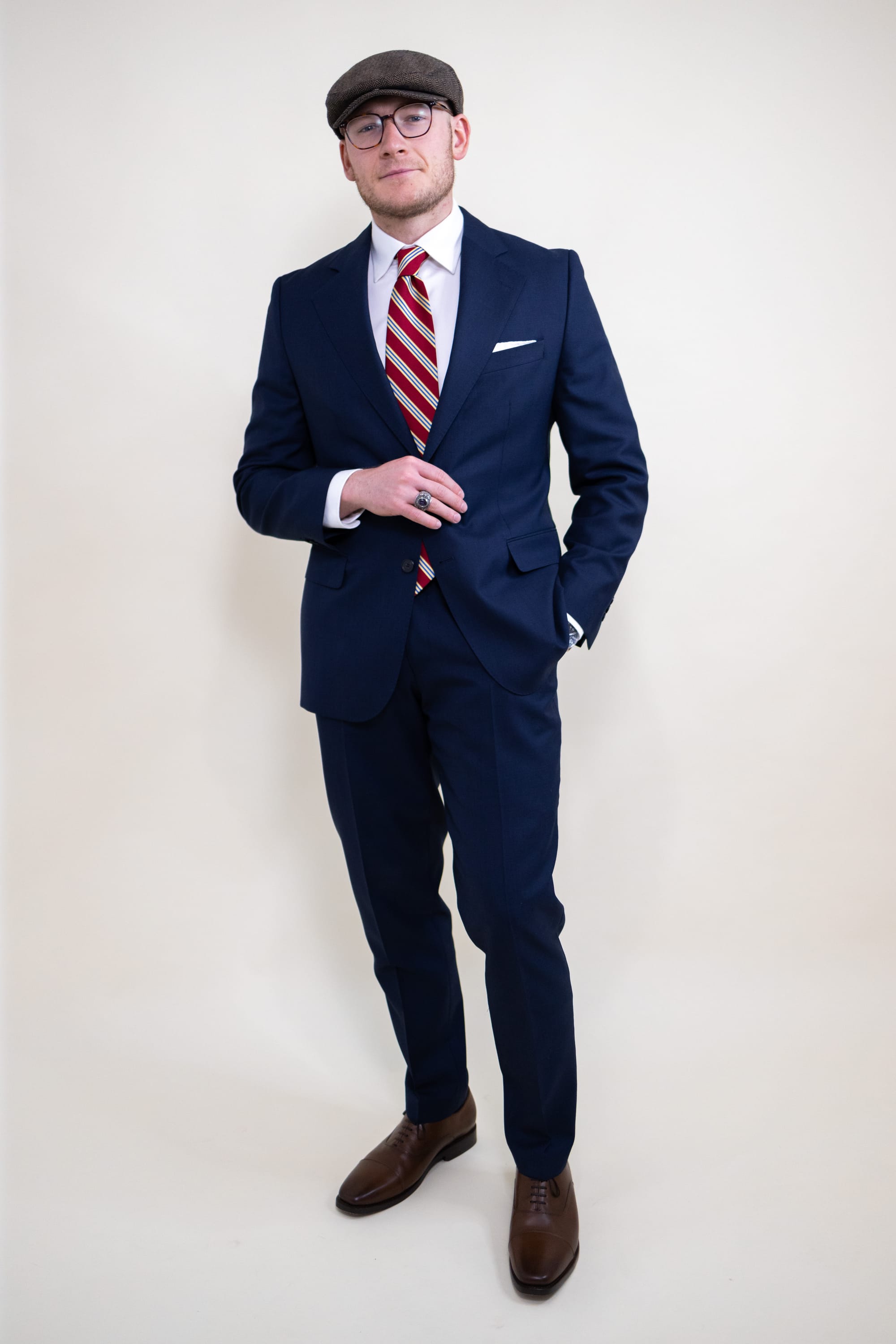 How to Wear a Navy Blue Suit (6 Outfit Ideas for Men)