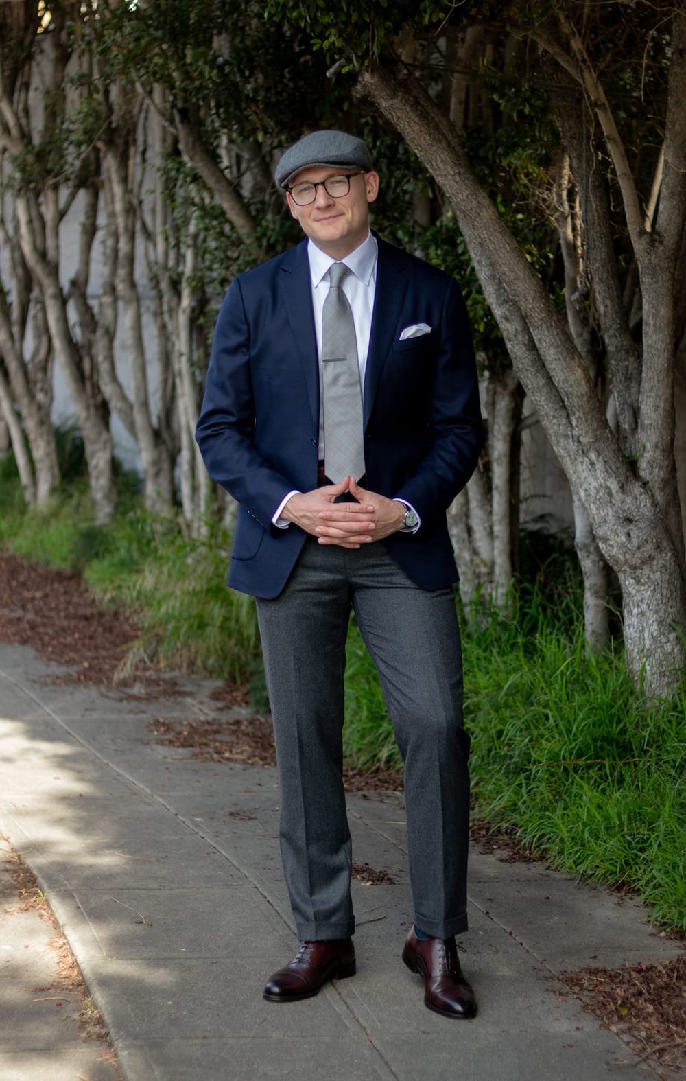 How to Wear a Navy Blazer (12 Outfit Ideas)
