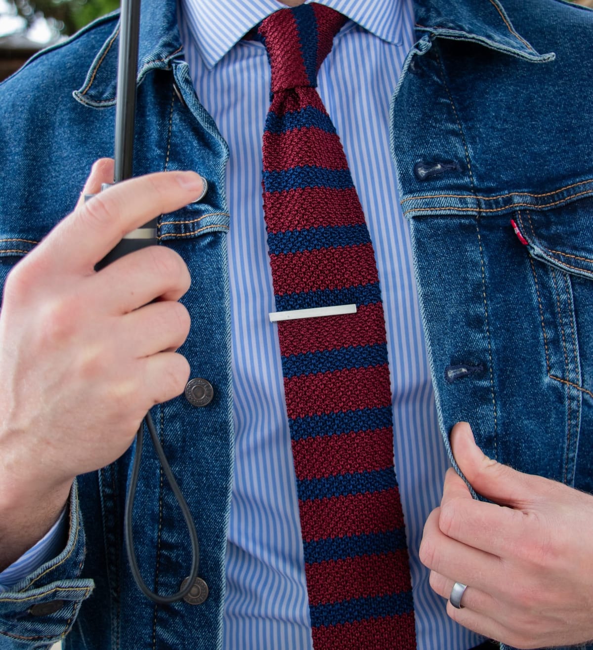 how does a clip on tie work