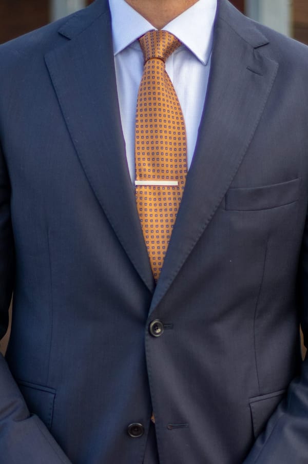 how does a clip on tie work